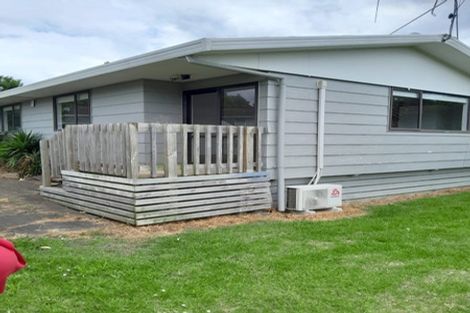 Photo of property in 2/49 Redcrest Avenue, Red Hill, Papakura, 2110