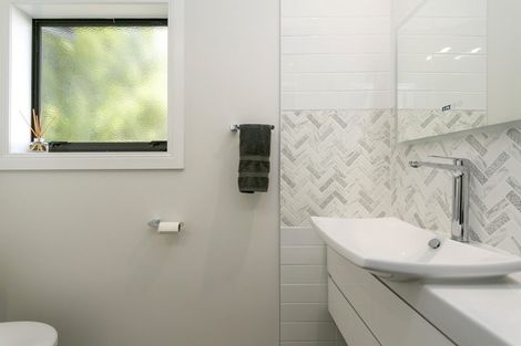 Photo of property in 35 Chesham Avenue, Waipahihi, Taupo, 3330