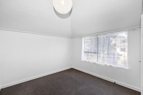 Photo of property in 128 Akaroa Drive, Maupuia, Wellington, 6022