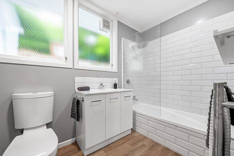 Photo of property in 15 Elmslie Road, Pinehaven, Upper Hutt, 5019