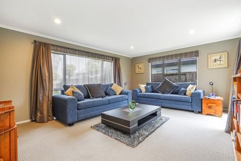 Photo of property in 11 Wakefield Place, Rototuna North, Hamilton, 3210