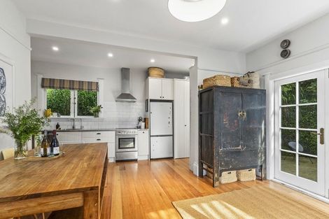 Photo of property in 40 Ngaio Road, Kelburn, Wellington, 6012