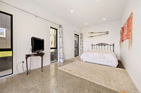 Photo of property in 2d Vipond Road, Stanmore Bay, Whangaparaoa, 0932