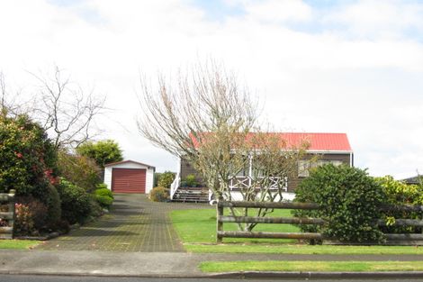 Photo of property in 39 Takiroa Street, Urenui, 4375