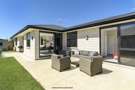Photo of property in 28 Te Kio Crescent, Papamoa Beach, Papamoa, 3118