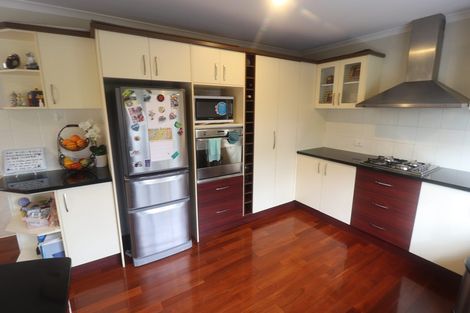 Photo of property in 16 Crimson Park, Oteha, Auckland, 0632