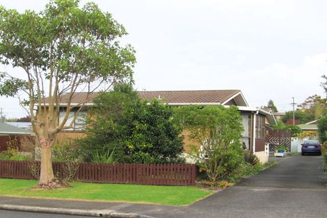 Photo of property in 1/9 Thorburn Avenue, Red Beach, 0932
