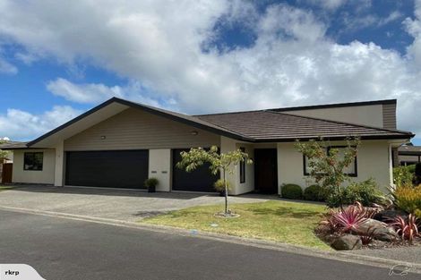 Photo of property in Caversham Park, 2/34 Caversham Road, Westmere, Whanganui, 4501