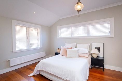 Photo of property in 8 Cobden Road, Bluff Hill, Napier, 4110