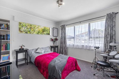 Photo of property in 3 Tregony Place, Camborne, Porirua, 5026