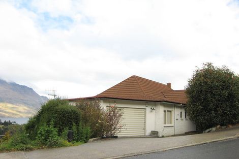 Photo of property in 4 Wakatipu Heights, Queenstown, 9300