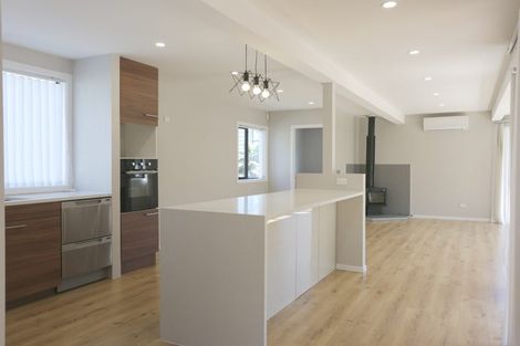 Photo of property in 128 Beach Road, Castor Bay, Auckland, 0620