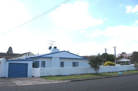 Photo of property in 27 Rogan Street, Mount Roskill, Auckland, 1041