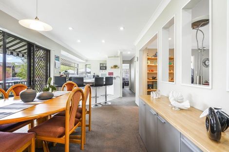 Photo of property in 11 Sunset Close, Western Heights, Hamilton, 3200