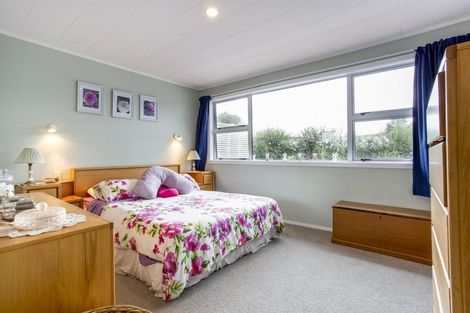 Photo of property in 93 Awaroa Road, Helensville, 0800