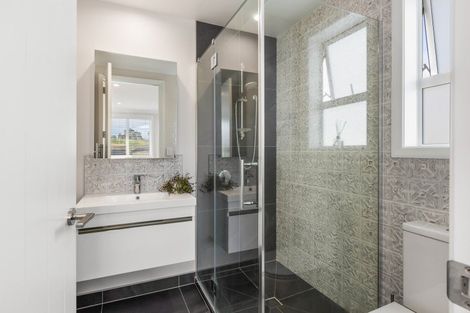 Photo of property in 140 Godfrey Drive, Orewa, 0931