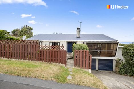 Photo of property in 122 Larnach Road, Vauxhall, Dunedin, 9013
