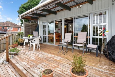 Photo of property in 100 Forest Lake Road, Forest Lake, Hamilton, 3200