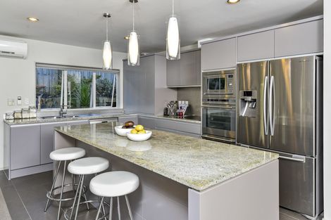 Photo of property in 6 Mulu Place, Fairview Heights, Auckland, 0632