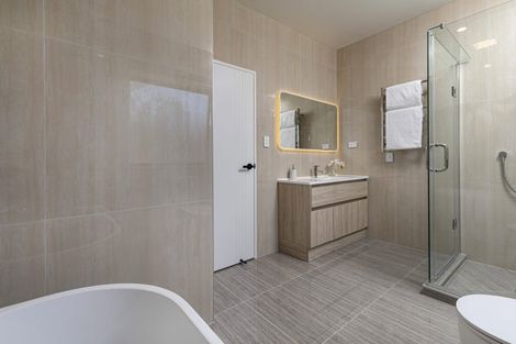 Photo of property in 47 Mcindoe Road, Kumeu, 0810