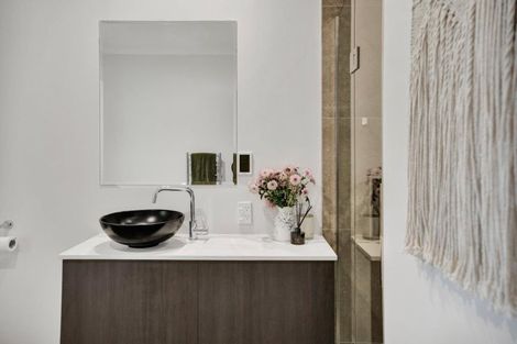 Photo of property in 15 Bracken Street, New Plymouth, 4310