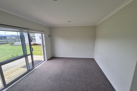 Photo of property in 8 Wells Place, Whitianga, 3510