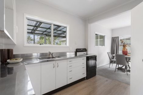 Photo of property in 12 Stanmore Bay Road, Stanmore Bay, Whangaparaoa, 0932