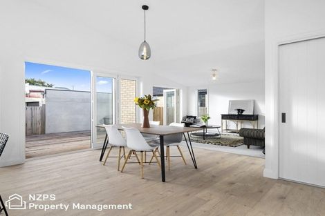 Photo of property in 5 West Avenue, Saint Clair, Dunedin, 9012