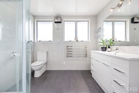 Photo of property in 4 Speargrass Grove, Timberlea, Upper Hutt, 5018