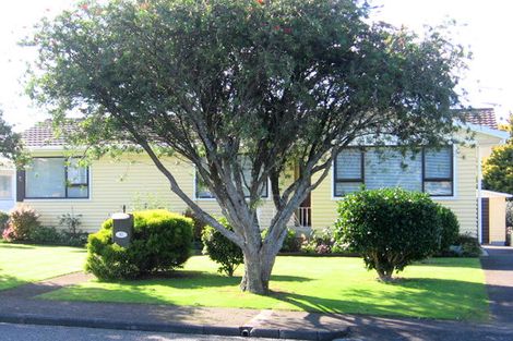 Photo of property in 63 Christmas Road, Manurewa, Auckland, 2102