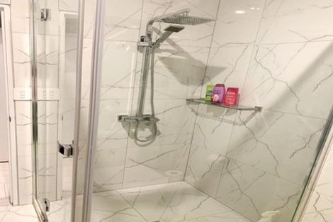 Photo of property in 37 Newington Road, Henderson, Auckland, 0612