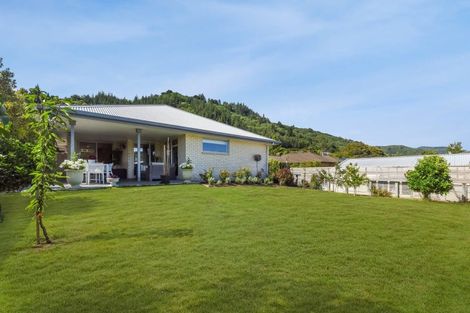 Photo of property in 118 Milton Terrace, Picton, 7220