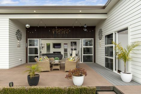 Photo of property in 33 Oceana Drive, Welcome Bay, Tauranga, 3175