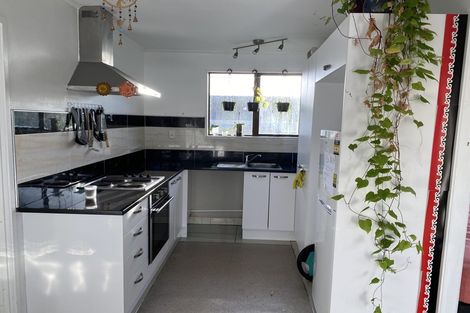 Photo of property in 2/11 Etherton Drive, Weymouth, Auckland, 2103