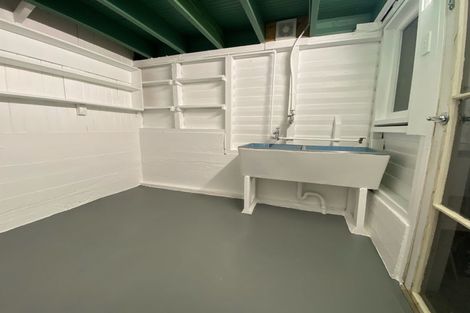 Photo of property in 43 Onewa Road, Northcote, Auckland, 0627