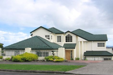 Photo of property in 21 Ribbonwood Crescent, Goodwood Heights, Auckland, 2105