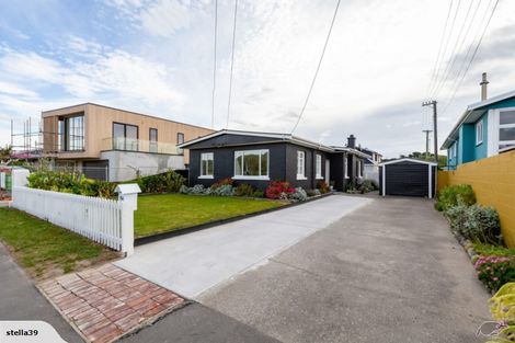 Photo of property in 154 Marine Parade, New Brighton, Christchurch, 8083