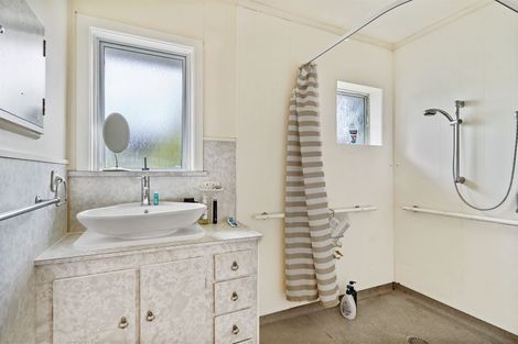 Photo of property in 582 Beach Road, Rothesay Bay, Auckland, 0630