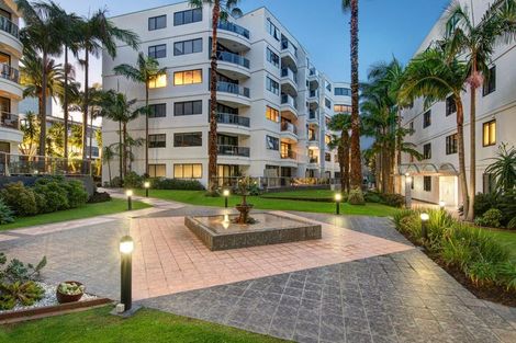 Photo of property in 1e/175 Hurstmere Road, Takapuna, Auckland, 0622