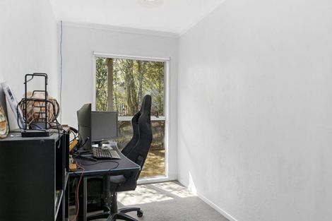 Photo of property in 2/5 Taunton Way, Pinehaven, Upper Hutt, 5019