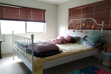 Photo of property in 13 Strundeen Close, Flat Bush, Auckland, 2016