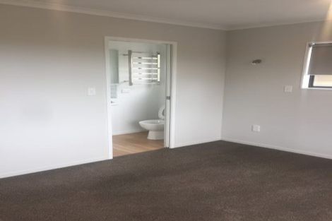 Photo of property in 8a Diosma Place, Botany Downs, Auckland, 2010