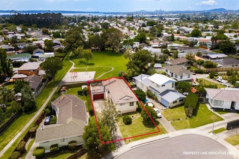 Photo of property in 19 Lydford Place, Glendene, Auckland, 0602