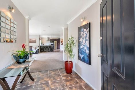 Photo of property in 51 Sapperton Drive, Henderson, Auckland, 0612