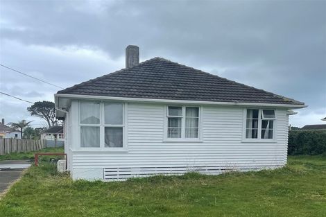 Photo of property in 11 Acourt Street, Hawera, 4610