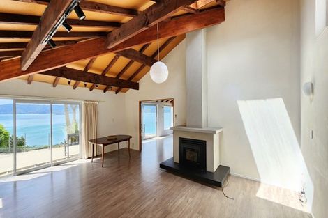 Photo of property in 1 Maramanui Way, Karaka Bays, Wellington, 6022