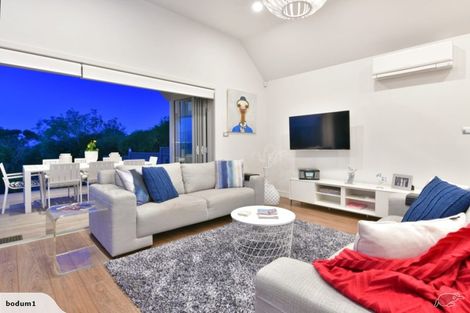 Photo of property in 110 Vipond Road, Stanmore Bay, Whangaparaoa, 0932