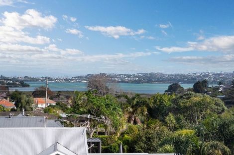 Photo of property in 16b Egremont Street, Belmont, Auckland, 0622