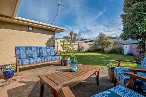 Photo of property in 21 Lyndale Place, Kelvin Grove, Palmerston North, 4414