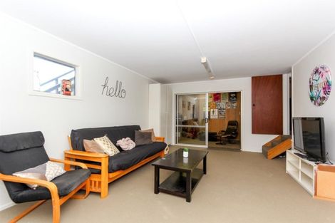 Photo of property in 15 Selwyn Street, Lower Vogeltown, New Plymouth, 4310